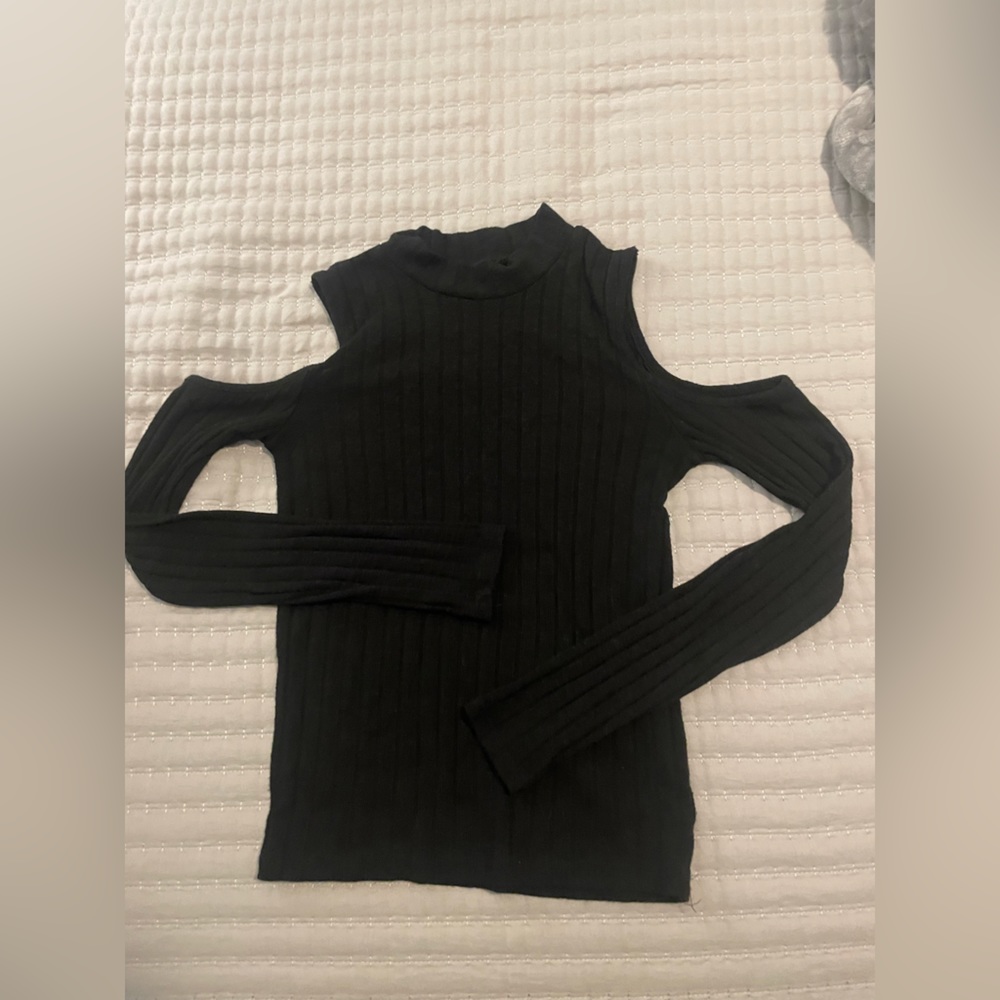 Small open shoulder American Eagle long sleeve